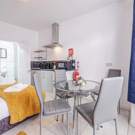 Fernbank Rooms Sudbury Hill, Harrow, Self-Contained Studios With En-Suite Harrow on the Hill Екстер'єр фото