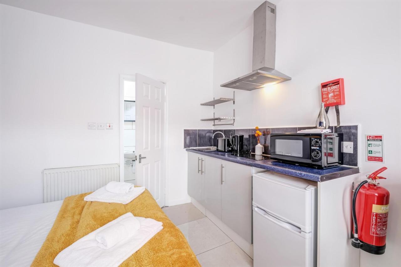 Fernbank Rooms Sudbury Hill, Harrow, Self-Contained Studios With En-Suite Harrow on the Hill Екстер'єр фото