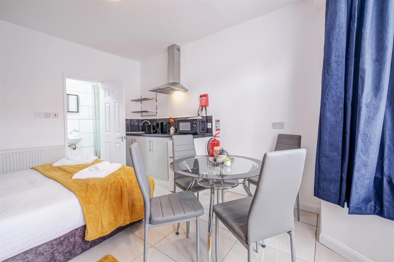 Fernbank Rooms Sudbury Hill, Harrow, Self-Contained Studios With En-Suite Harrow on the Hill Екстер'єр фото