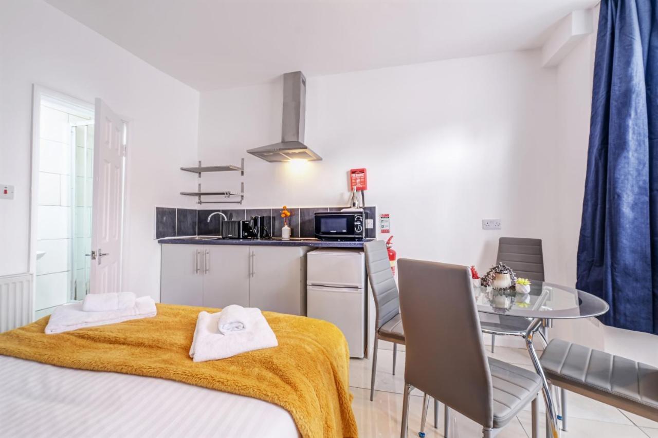 Fernbank Rooms Sudbury Hill, Harrow, Self-Contained Studios With En-Suite Harrow on the Hill Екстер'єр фото