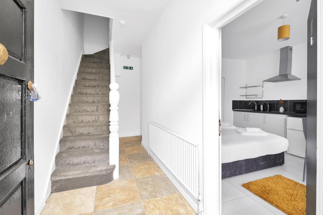 Fernbank Rooms Sudbury Hill, Harrow, Self-Contained Studios With En-Suite Harrow on the Hill Екстер'єр фото