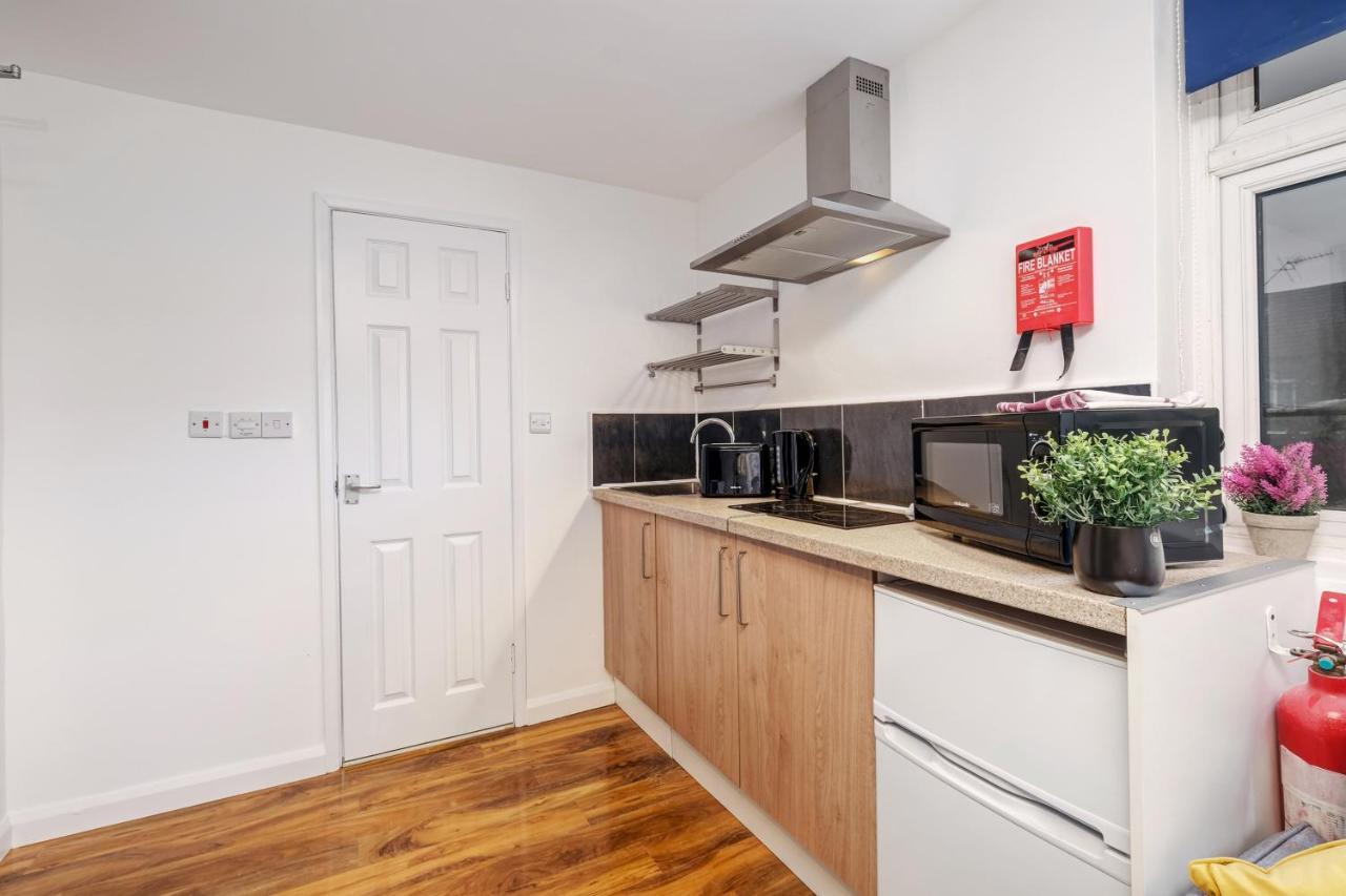 Fernbank Rooms Sudbury Hill, Harrow, Self-Contained Studios With En-Suite Harrow on the Hill Екстер'єр фото