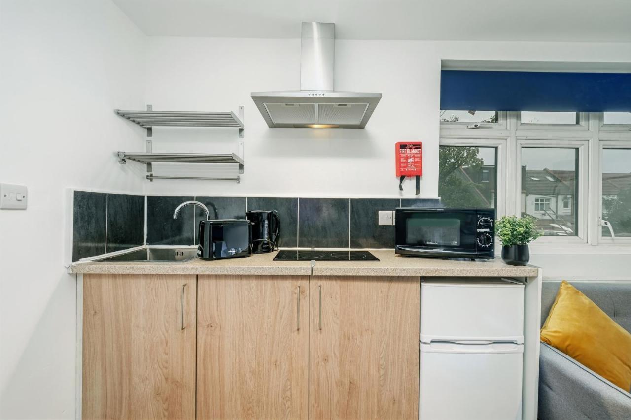 Fernbank Rooms Sudbury Hill, Harrow, Self-Contained Studios With En-Suite Harrow on the Hill Екстер'єр фото