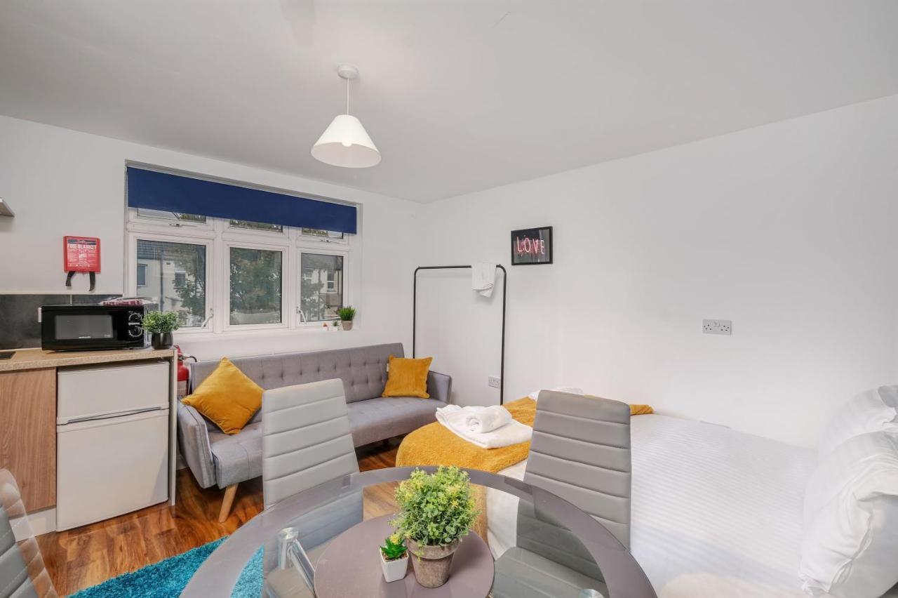 Fernbank Rooms Sudbury Hill, Harrow, Self-Contained Studios With En-Suite Harrow on the Hill Екстер'єр фото